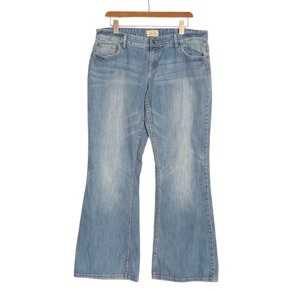 y2k Aeropostale Hailey Light Wash Low Rise Retro Loose Fit Flare Jeans Size 14 - Picture 1 of 7